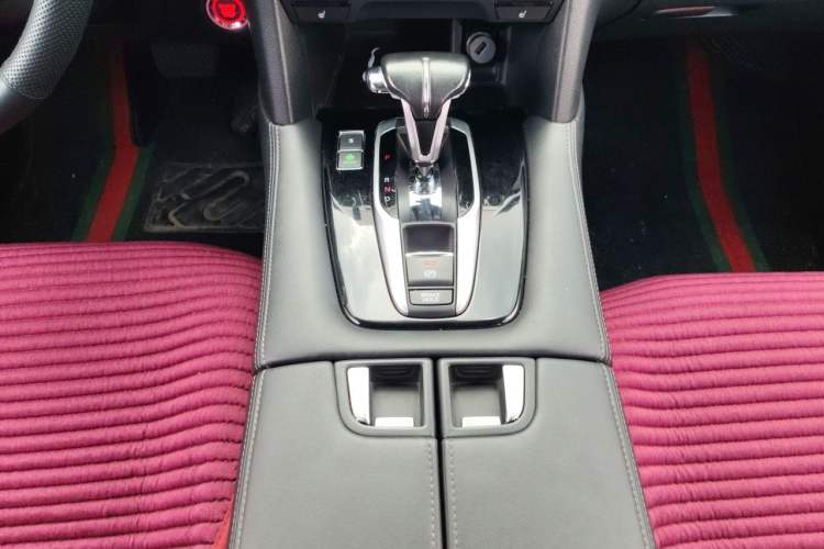 Used Honda UR-V 2017 240TURBO Two-Wheel Drive Luxury Edition China V Gear Lever