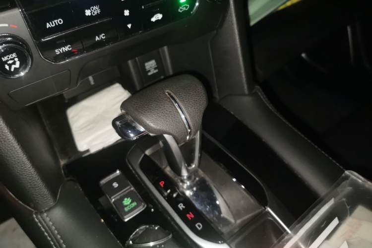 Used Honda UR-V 2017 240TURBO Two-Wheel Drive Classic Edition China V Gear Lever