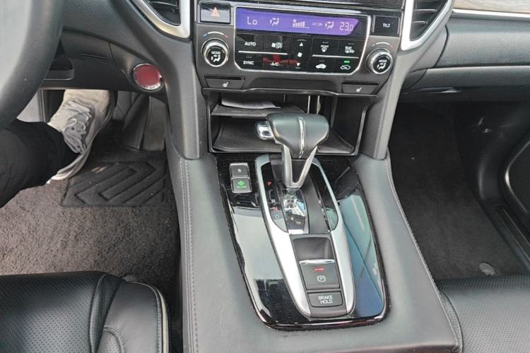 Used Honda UR-V 2017 240TURBO Two-Wheel Drive Luxury Edition China V Gear Lever