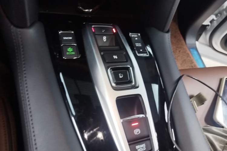 Used Honda UR-V 2017 370TURBO Four-Wheel Drive Prestige Edition China V Gear Lever