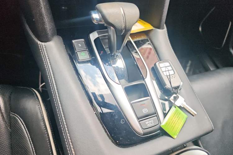 Used Honda UR-V  Gear Lever