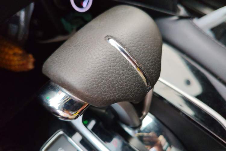 Used Honda UR-V 2017 240TURBO Two-Wheel Drive Classic Edition China V Gear Lever