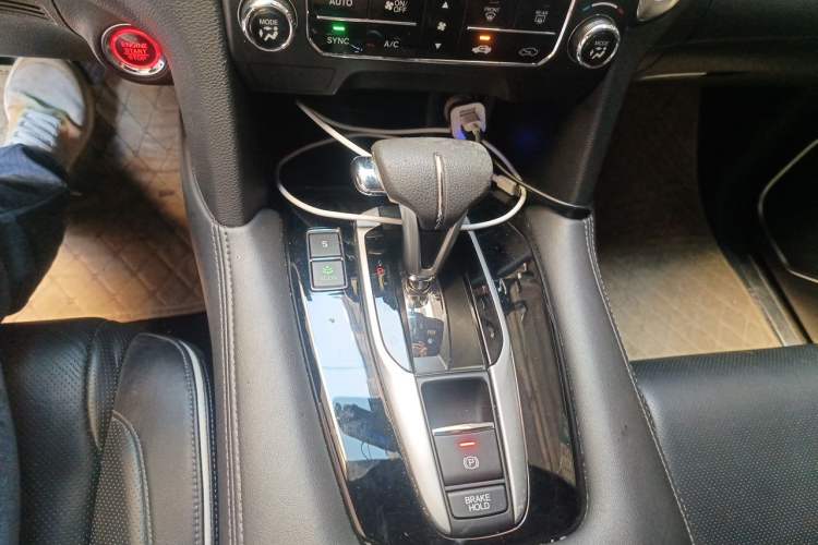 Used Honda UR-V 2017 240TURBO Two-Wheel Drive Classic Edition China V Gear Lever