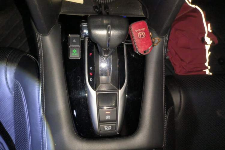 Used Honda UR-V 2017 240TURBO Two-Wheel Drive Luxury Edition China V Gear Lever