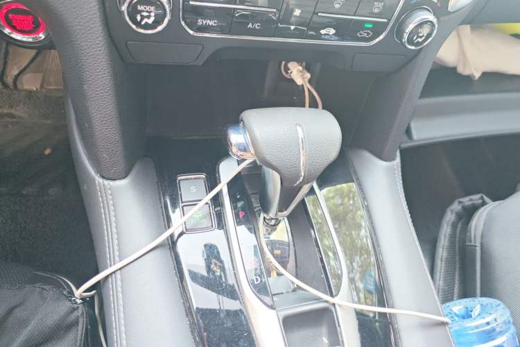 Used Honda UR-V 2017 240TURBO Two-Wheel Drive Classic Edition China V Gear Lever