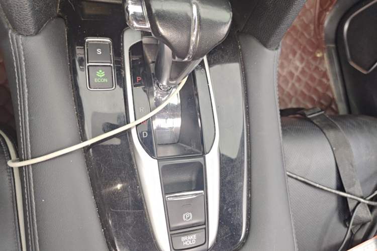 Used Honda UR-V 2017 240TURBO Two-Wheel Drive Luxury Edition China V Gear Lever