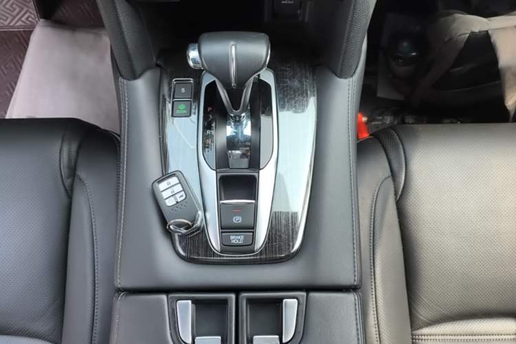 Used Honda UR-V 2017 240TURBO Two-Wheel Drive Luxury Edition China V Gear Lever