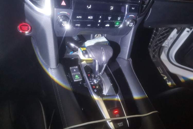 Used Honda UR-V 2017 240TURBO Two-Wheel Drive Classic Edition China V Gear Lever