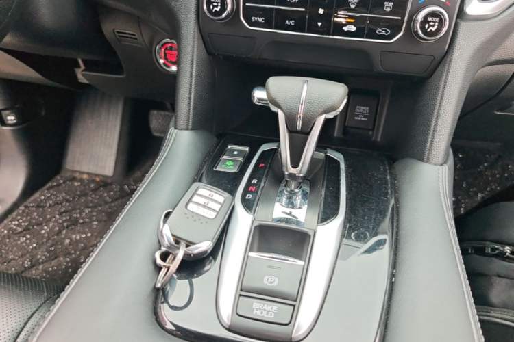 Used Honda UR-V 2017 240TURBO Two-Wheel Drive Classic Edition China V Gear Lever