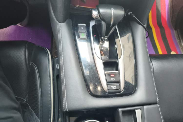Used Honda UR-V 2017 240TURBO Two-Wheel Drive Luxury Edition China V Gear Lever