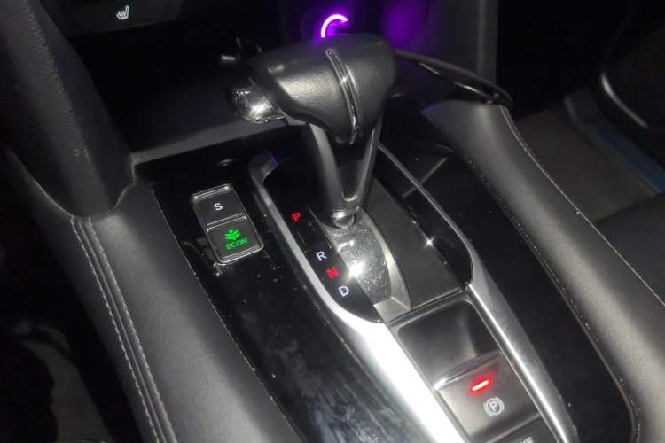 Used Honda UR-V 2017 240TURBO Two-Wheel Drive Luxury Edition China V Gear Lever