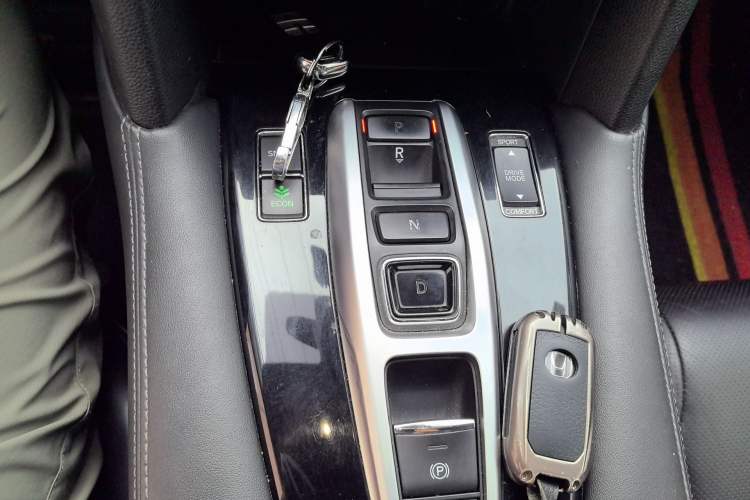 Used Honda UR-V 2017 370TURBO Four-Wheel Drive Prestige Edition China V Gear Lever