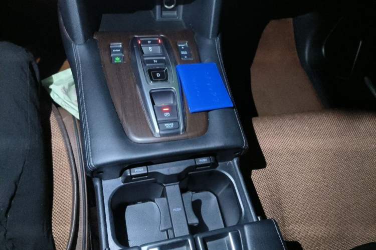 Used Honda UR-V 2017 370TURBO Four-Wheel Drive Prestige Edition China V Gear Lever