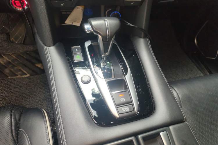 Used Honda UR-V 2017 240TURBO Two-Wheel Drive Luxury Edition China V Gear Lever