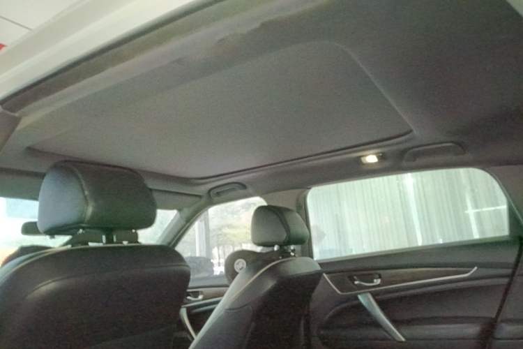 Used Honda UR-V 2017 240TURBO Two-Wheel Drive Classic Edition China V Headliner