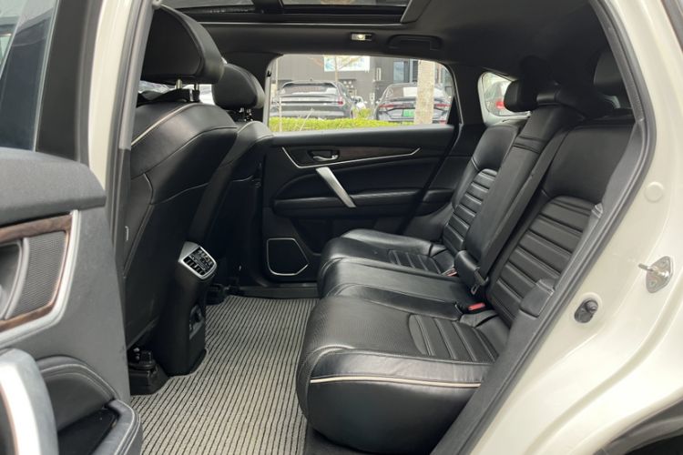 Used Honda UR-V 2017 240TURBO Two-Wheel Drive Classic Edition China V Interior 2