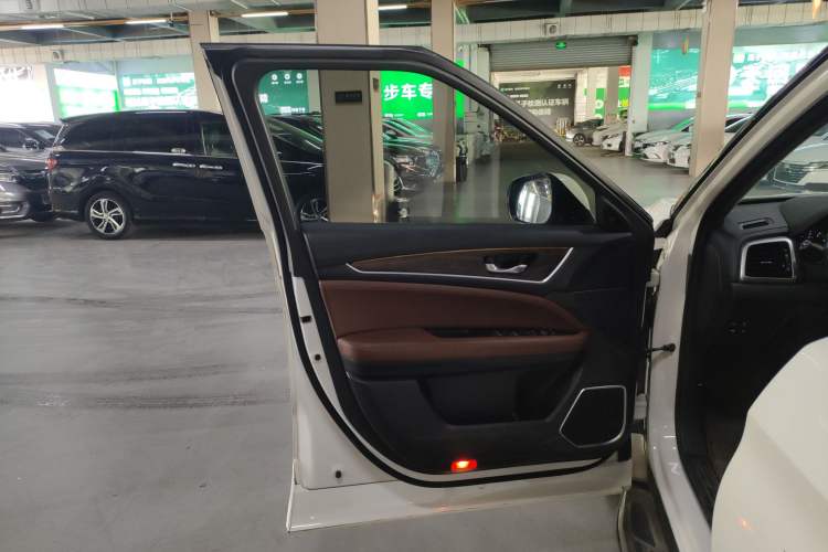 Used Honda UR-V 2017 370TURBO Four-Wheel Drive Prestige Edition China V Left Front Door Interior