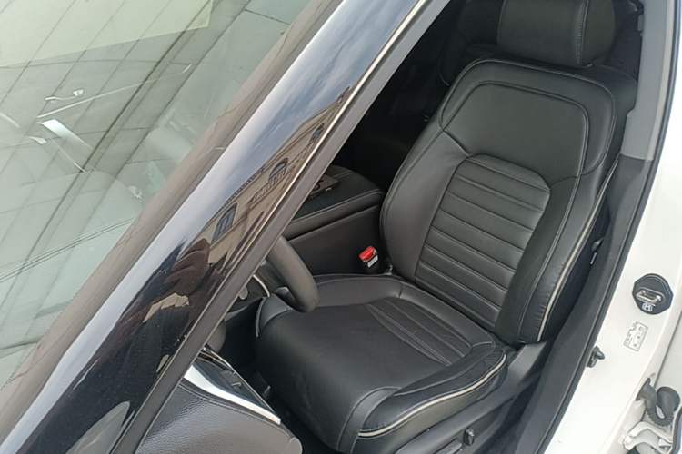 Used Honda UR-V 2017 240TURBO Two-Wheel Drive Classic Edition China VI Left Front Seat