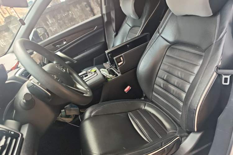 Used Honda UR-V  Left Front Seat