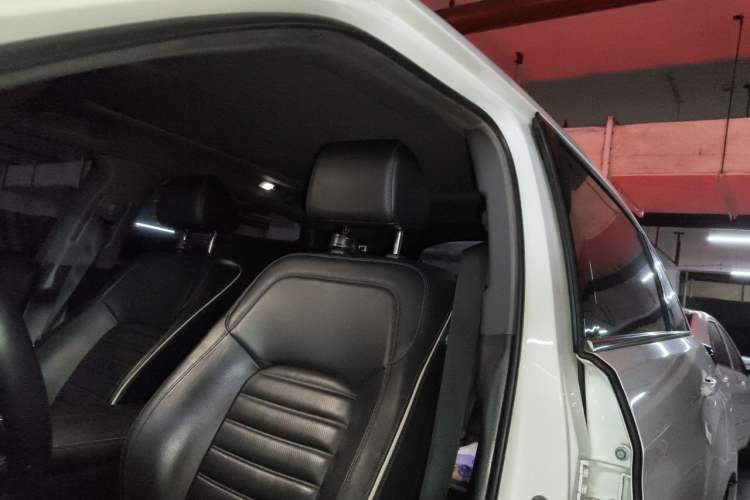 Used Honda UR-V 2017 240TURBO Two-Wheel Drive Luxury Edition China V Left Front Seat