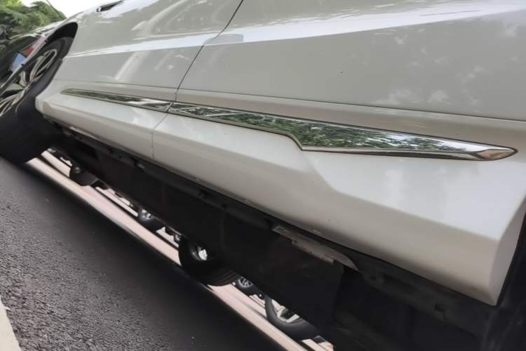 Used Honda UR-V 2017 240TURBO Two-Wheel Drive Luxury Edition China V Left Side Sill