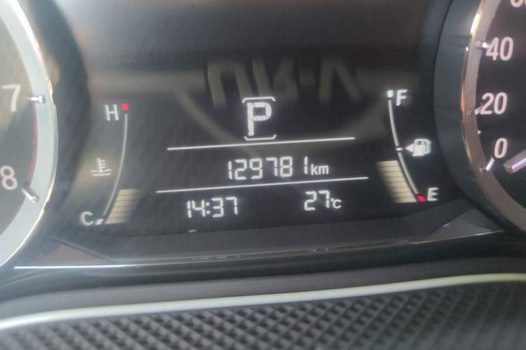 Used Honda UR-V 2017 240TURBO Two-Wheel Drive Classic Edition China V Odometer Close Up