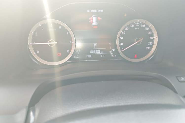 Used Honda UR-V 2017 240TURBO Two-Wheel Drive Classic Edition China V Odometer Close Up