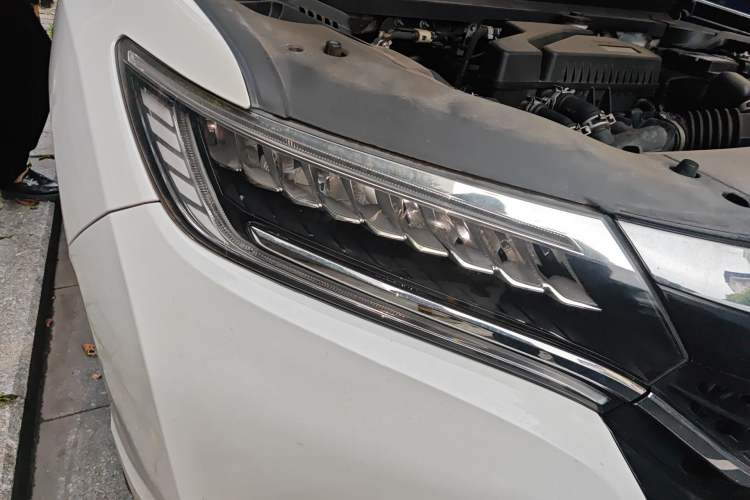 Used Honda UR-V 2017 240TURBO Two-Wheel Drive Luxury Edition China VI Right Front Headlight