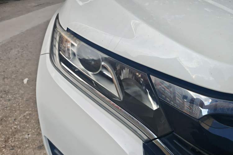Used Honda UR-V  Right Front Headlight