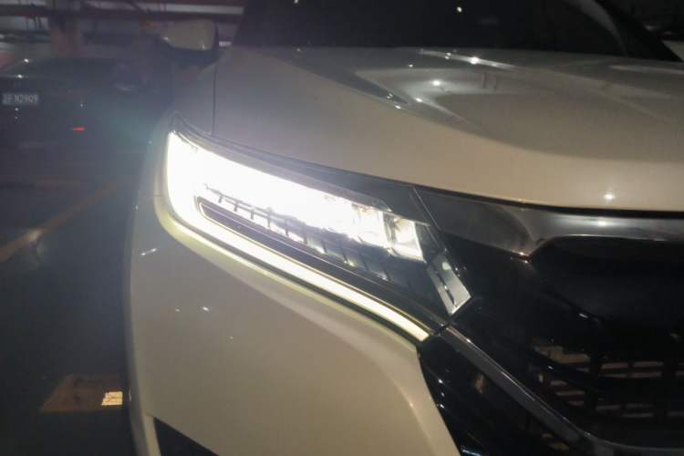 Used Honda UR-V 2017 240TURBO Two-Wheel Drive Luxury Edition China V Right Front Headlight