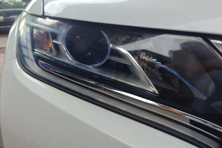 Used Honda UR-V 2017 240TURBO Two-Wheel Drive Classic Edition China VI Right Front Headlight