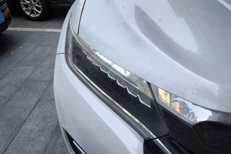 Used Honda UR-V 2017 240TURBO Two-Wheel Drive Luxury Edition China VI Right Front Headlight