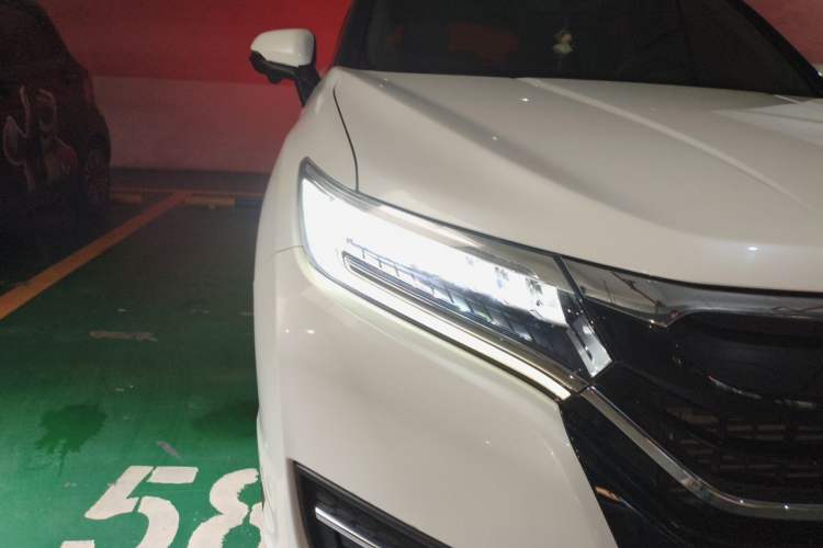 Used Honda UR-V 2017 240TURBO Two-Wheel Drive Luxury Edition China VI Right Front Headlight