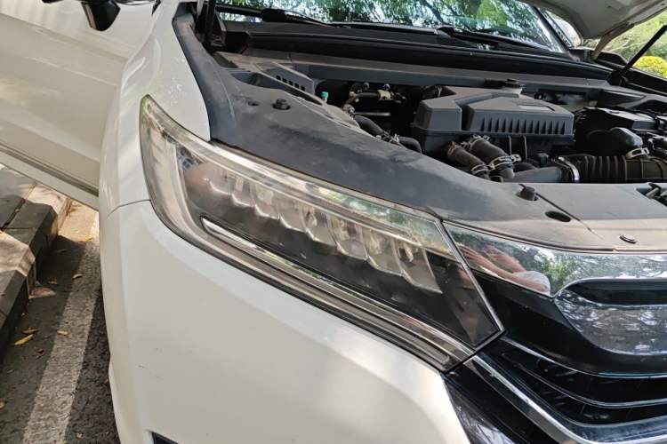 Used Honda UR-V 2017 240TURBO Two-Wheel Drive Luxury Edition China VI Right Front Headlight