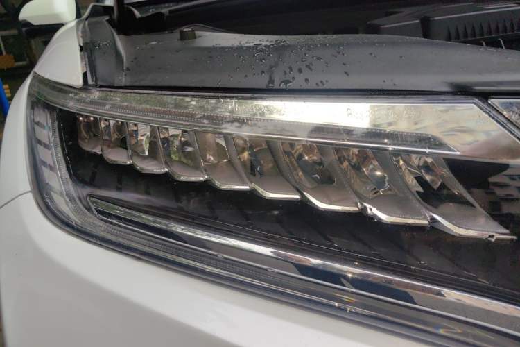 Used Honda UR-V 2017 240TURBO Two-Wheel Drive Luxury Edition China V Right Front Headlight