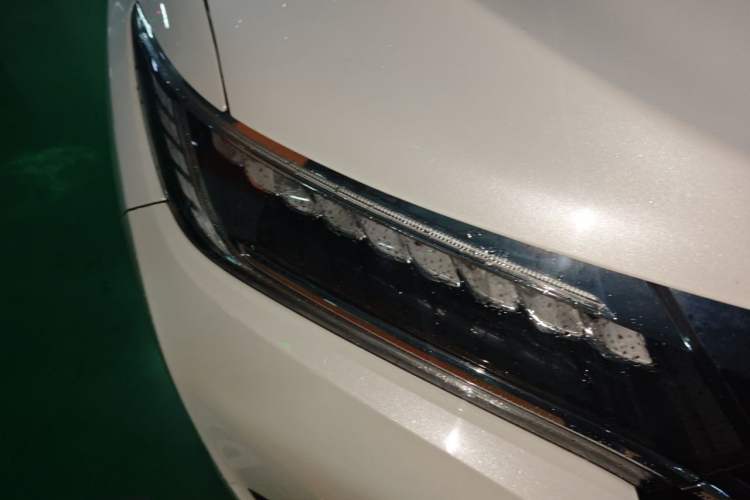 Used Honda UR-V 2017 370TURBO 2WD Prestige Edition China V Right Front Headlight