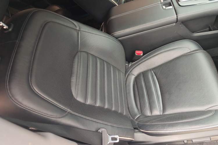 Used Honda UR-V 2017 240TURBO Two-Wheel Drive Classic Edition China V Right Front Seat