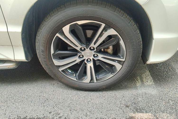Used Honda UR-V 2017 370TURBO Four-Wheel Drive Prestige Edition China V Right Front Wheel Hub