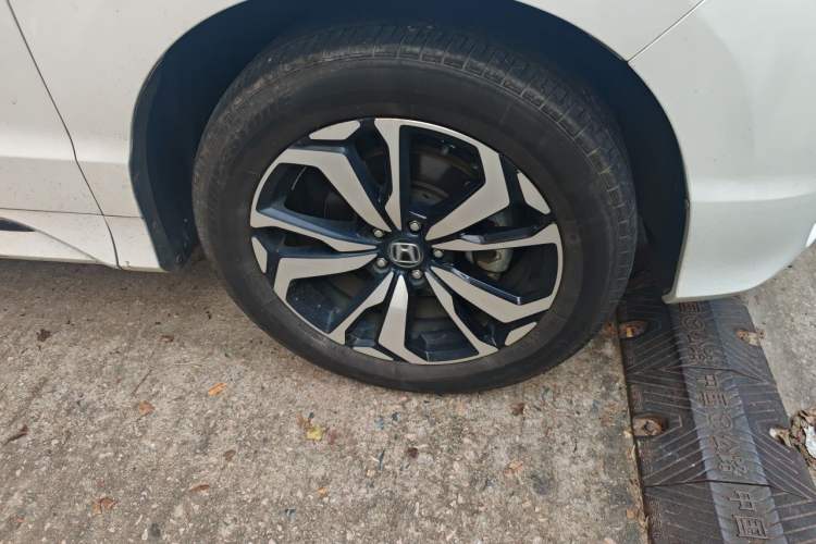 Used Honda UR-V  Right Front Wheel Hub