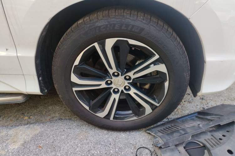 Used Honda UR-V 2017 370TURBO 2WD Prestige Edition China V Right Front Wheel Hub