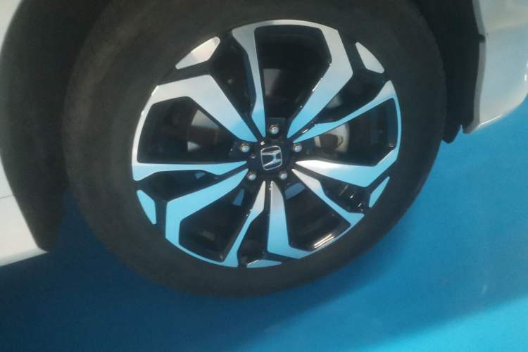 Used Honda UR-V 2017 240TURBO Two-Wheel Drive Classic Edition China V Right Front Wheel Hub