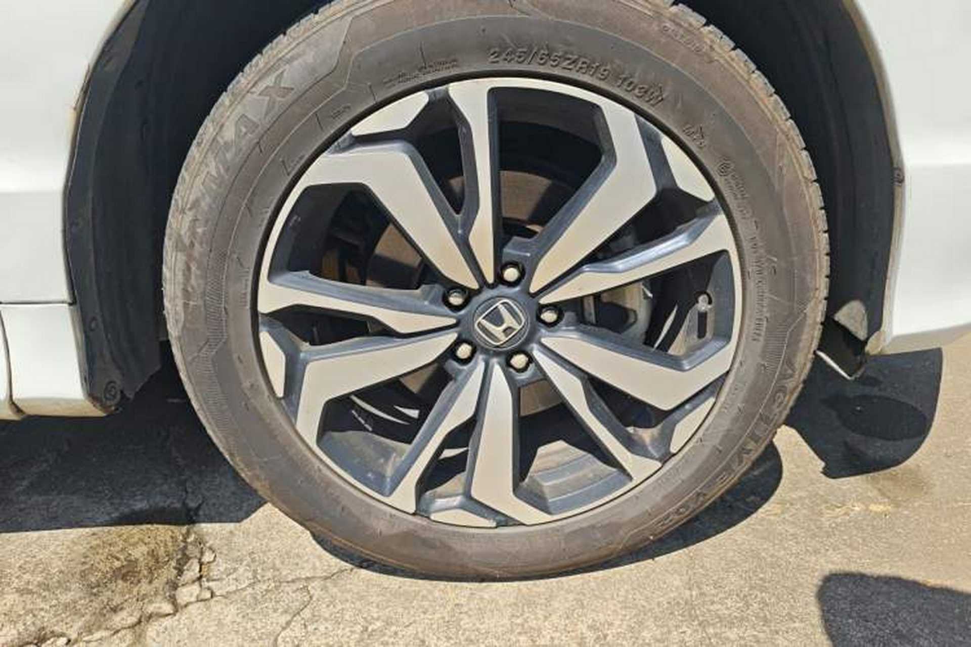 Used Honda UR-V 2017 240TURBO Two-Wheel Drive Classic Edition China V Right Front Wheel Hub