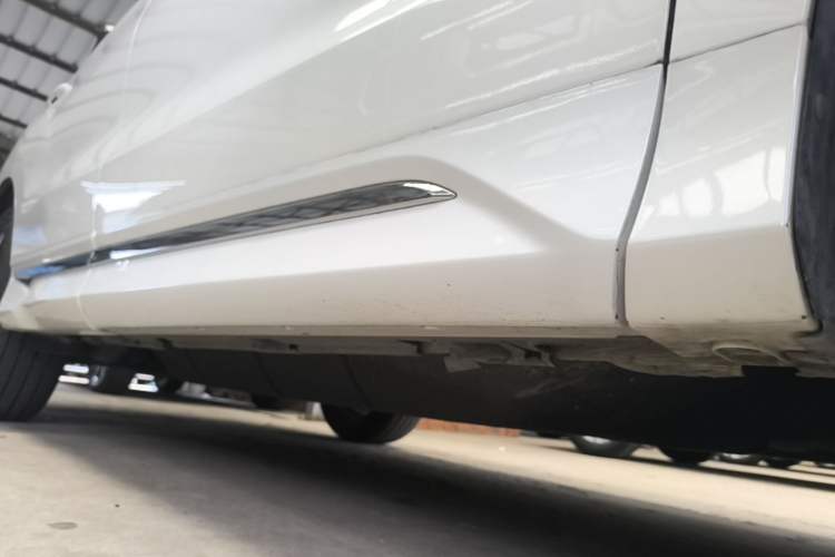 Used Honda UR-V 2017 370TURBO 2WD Prestige Edition China V Right Side Sill