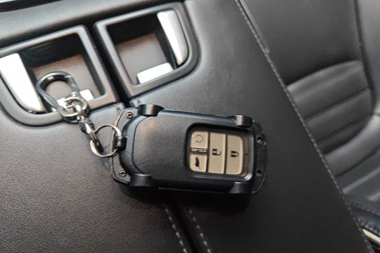 Used Honda UR-V 2017 240TURBO Two-Wheel Drive Luxury Edition China VI Vehicle Key
