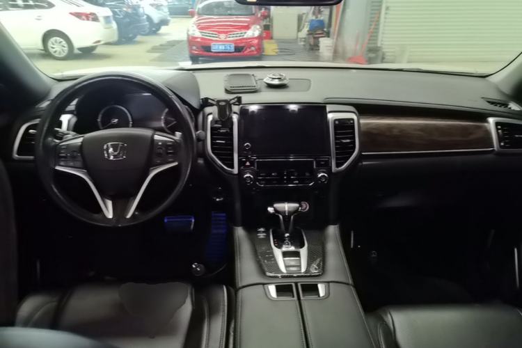 Used Honda UR-V 2017 240TURBO Two-Wheel Drive Luxury Edition China V Center Console