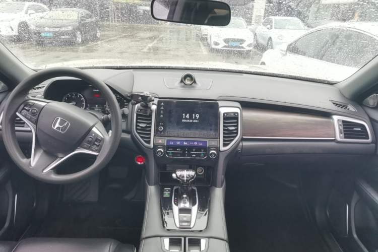 Used Honda UR-V 2017 240TURBO Two-Wheel Drive Classic Edition China V Center Console