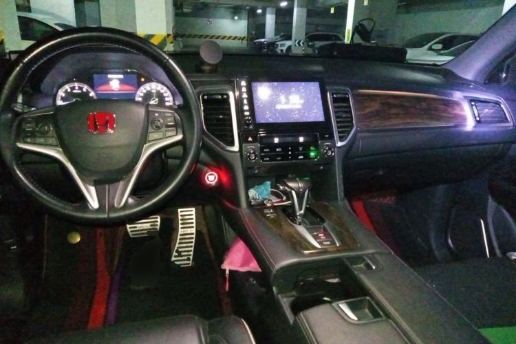Used Honda UR-V 2017 240TURBO Two-Wheel Drive Luxury Edition China V Center Console