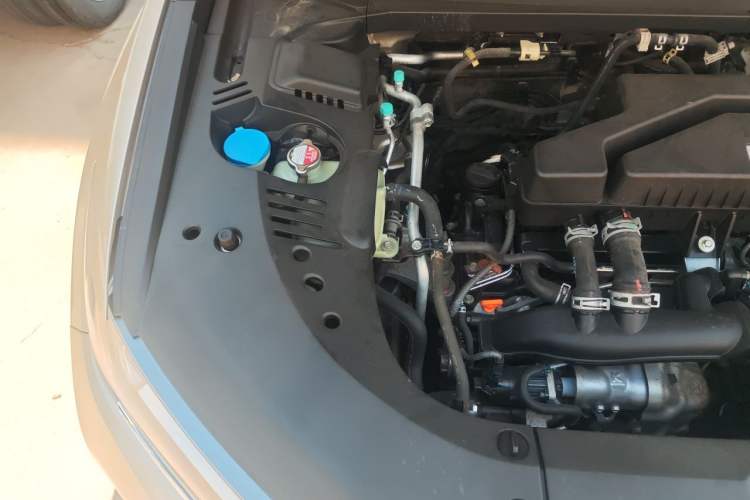 Used Honda UR-V 2017 240TURBO Two-Wheel Drive Classic Edition China V Engine Bay Right