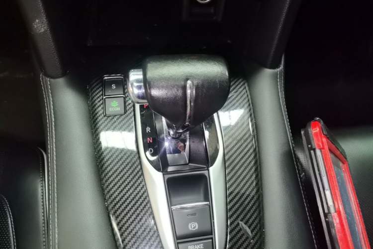 Used Honda UR-V 2017 240TURBO Two-Wheel Drive Luxury Edition China V Gear Lever
