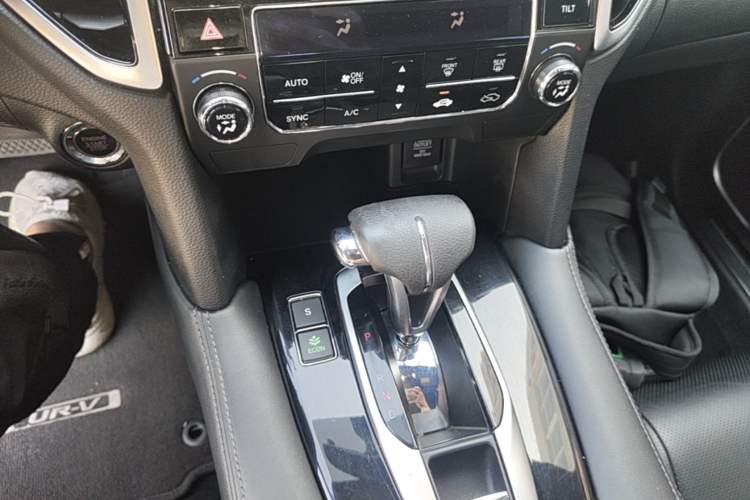 Used Honda UR-V 2017 240TURBO Two-Wheel Drive Classic Edition China V Gear Lever